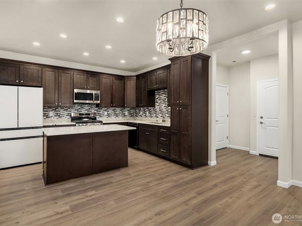 2112 SW 103rd Place, Seattle WA 98146