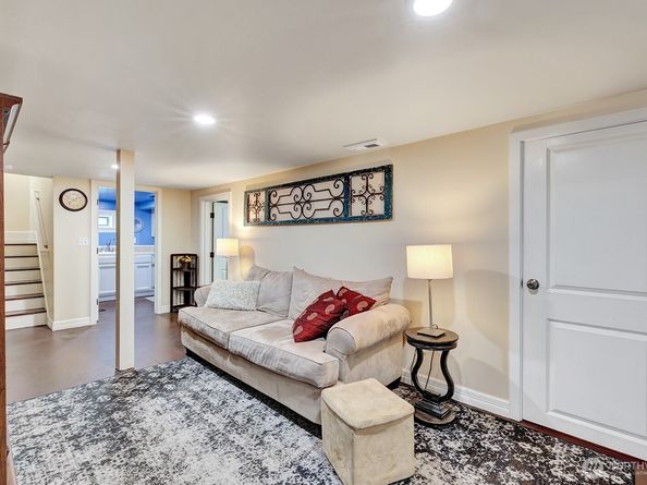 9266 44th Avenue SW, Seattle WA 98136
