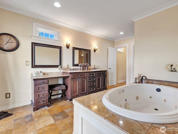 9266 44th Avenue SW, Seattle WA 98136