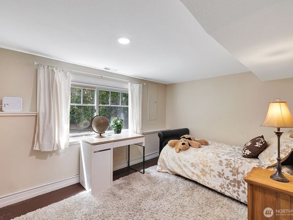9266 44th Avenue SW, Seattle WA 98136