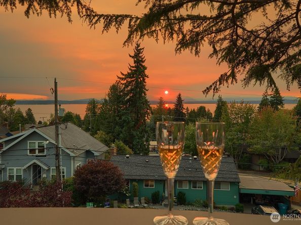 9266 44th Avenue SW, Seattle WA 98136