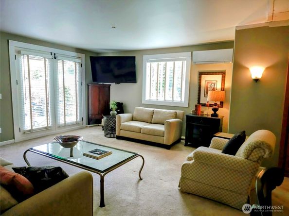 23618 SE Tiger Mountain Road, Issaquah WA 98027