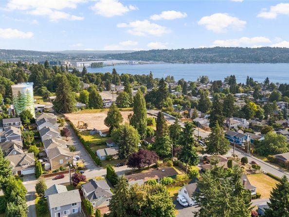 1306 N 32nd Street, Renton WA 98056