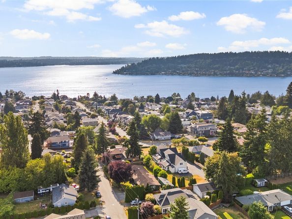 1306 N 32nd Street, Renton WA 98056