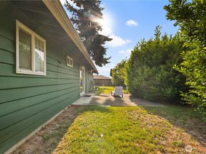 1306 N 32nd Street, Renton WA 98056