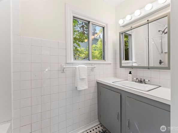 17633 10th Avenue NE, Shoreline WA 98155