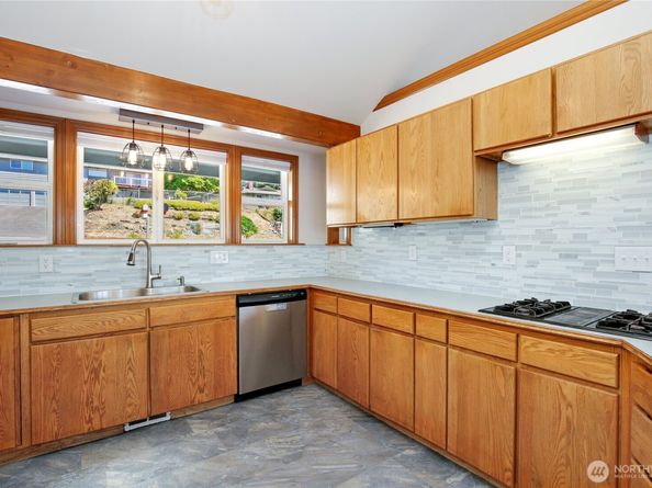 3525 Harbel Drive NE, Bremerton WA 98310