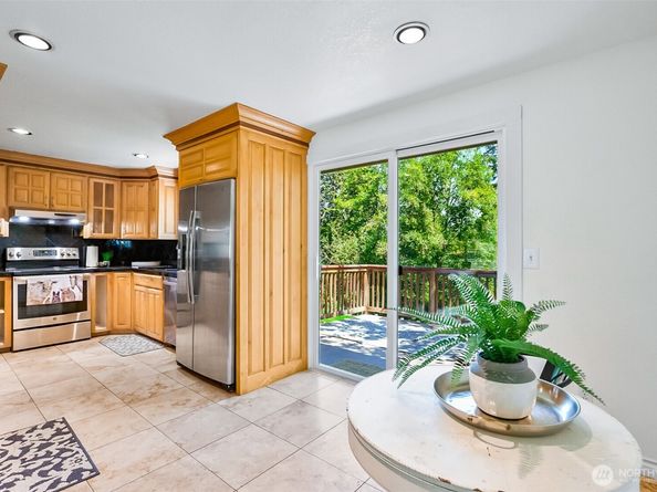 1211 121st Ave SE, Lake Stevens WA 98258