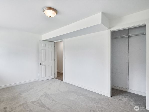 1211 121st Ave SE, Lake Stevens WA 98258