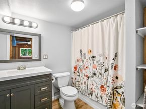1211 121st Ave SE, Lake Stevens WA 98258