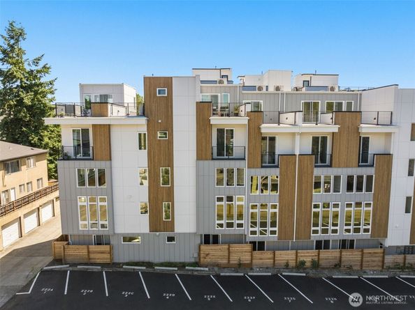 222 B 10th Avenue E, Seattle WA 98102