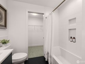 222 B 10th Avenue E, Seattle WA 98102