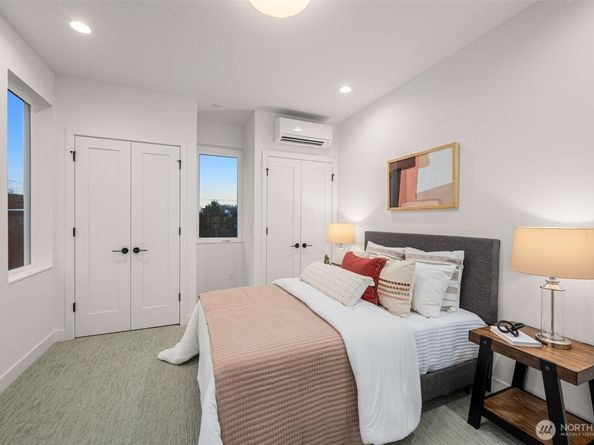 222 B 10th Avenue E, Seattle WA 98102