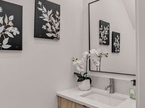 222 B 10th Avenue E, Seattle WA 98102