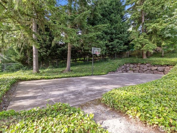 9484 Redmond-Woodinville Road NE C205, Redmond WA 98052