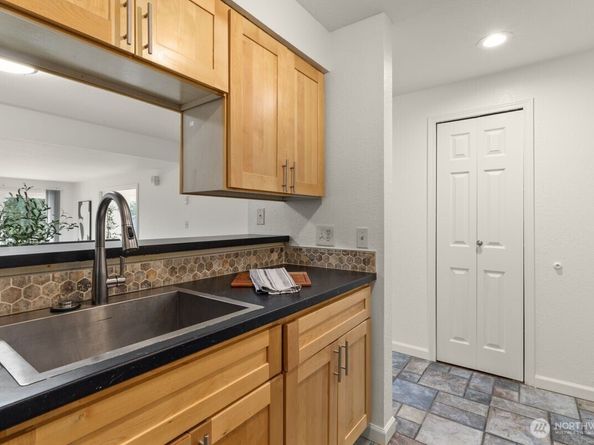9484 Redmond-Woodinville Road NE C205, Redmond WA 98052