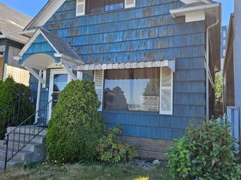 2811 W Marine View Drive
