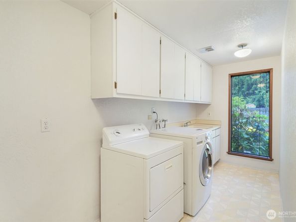 2004 SW 306th Place, Federal Way WA 98023