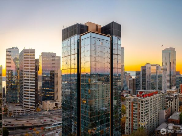 800 Columbia Street 1009, Seattle WA 98104