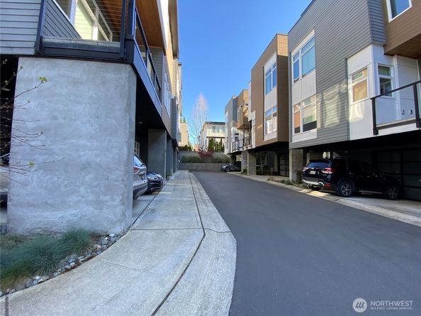 213 4th Court S, Kirkland WA 98033