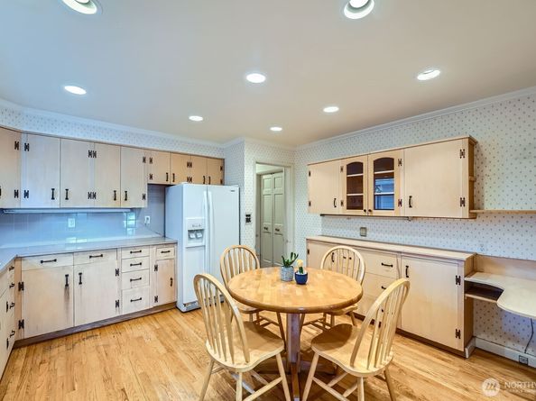 3706 84th Avenue SE, Mercer Island WA 98040