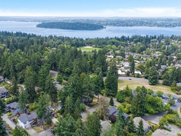 3706 84th Avenue SE, Mercer Island WA 98040