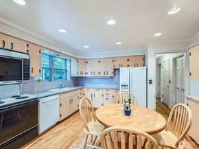 3706 84th Avenue SE, Mercer Island WA 98040