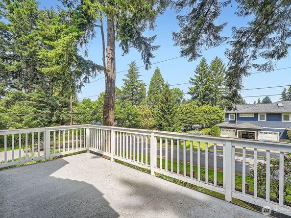 3706 84th Avenue SE, Mercer Island WA 98040