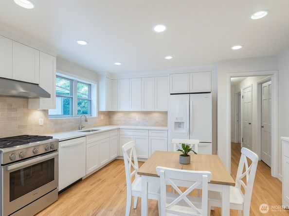 3706 84th Avenue SE, Mercer Island WA 98040