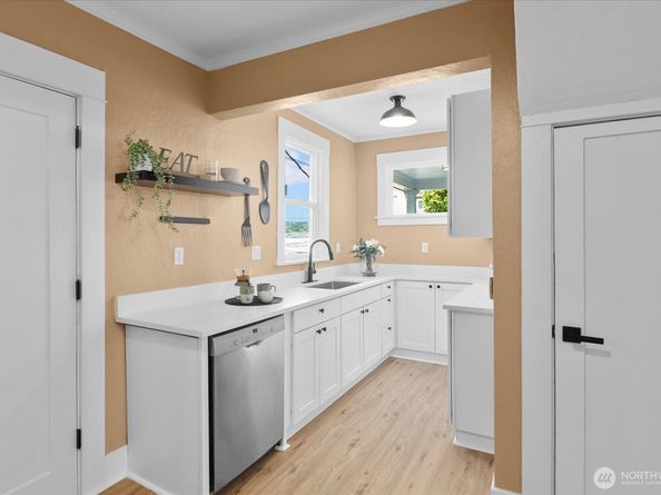 3443 21st Avenue W, Seattle WA 98199