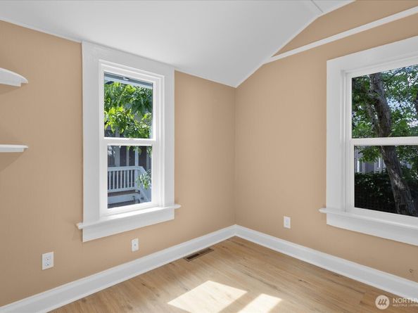 3443 21st Avenue W, Seattle WA 98199
