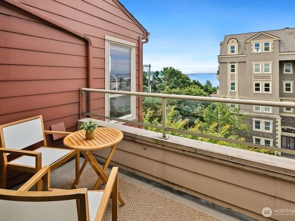 522 W Mercer Place 403, Seattle WA 98119