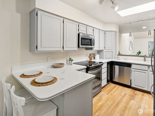 522 W Mercer Place 403, Seattle WA 98119