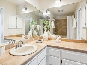 522 W Mercer Place 403, Seattle WA 98119