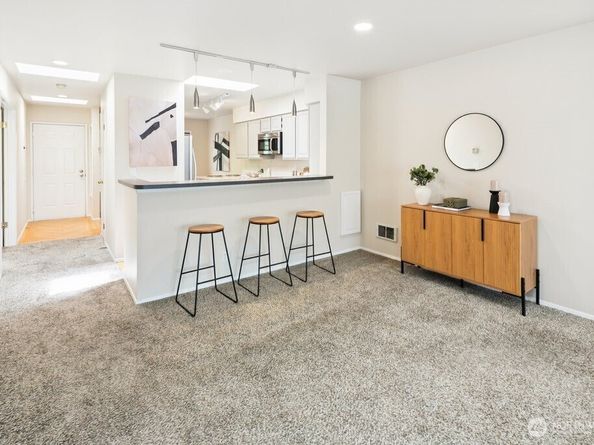 522 W Mercer Place 403, Seattle WA 98119