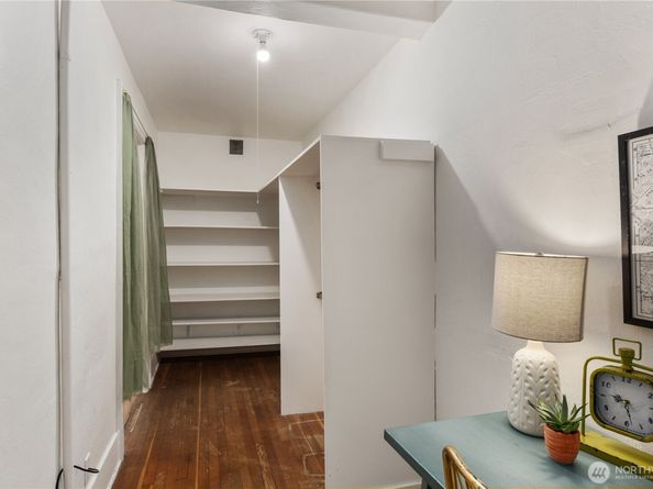4725 15th Avenue NE 22, Seattle WA 98105