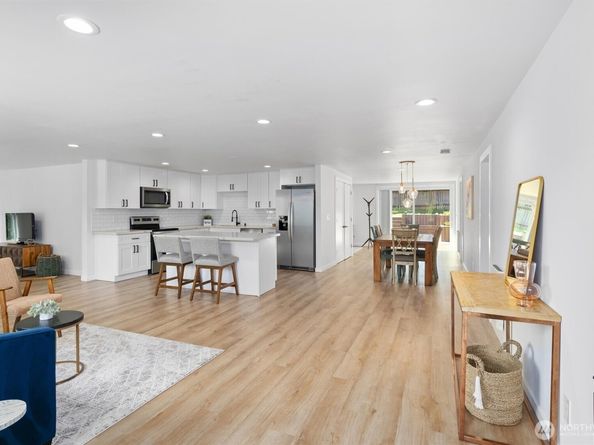 14327 Fremont Avenue N, Seattle WA 98133