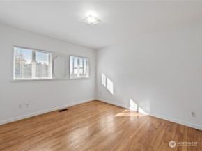 10601 55TH Avenue S, Seattle WA 98178