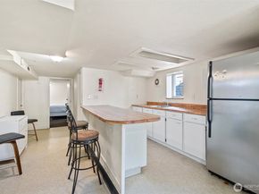 5016 7th Ave Ne, Seattle WA 98105