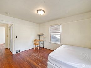5016 7th Ave Ne, Seattle WA 98105