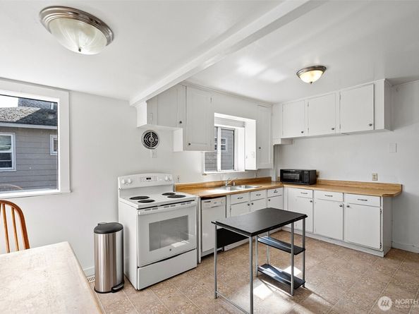 5016 7th Ave Ne, Seattle WA 98105