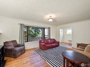 5016 7th Ave Ne, Seattle WA 98105