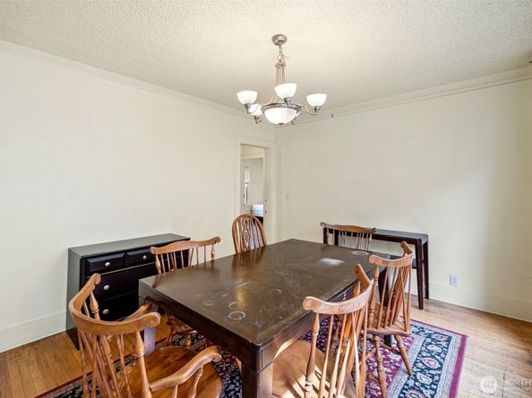 5016 7th Ave Ne, Seattle WA 98105