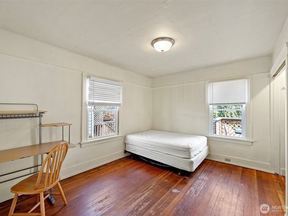 5016 7th Ave Ne, Seattle WA 98105