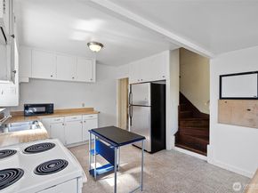 5016 7th Ave Ne, Seattle WA 98105