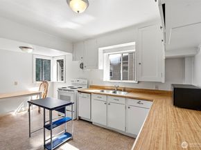 5016 7th Ave Ne, Seattle WA 98105