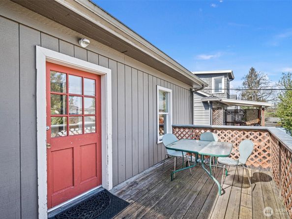 5016 7th Ave Ne, Seattle WA 98105