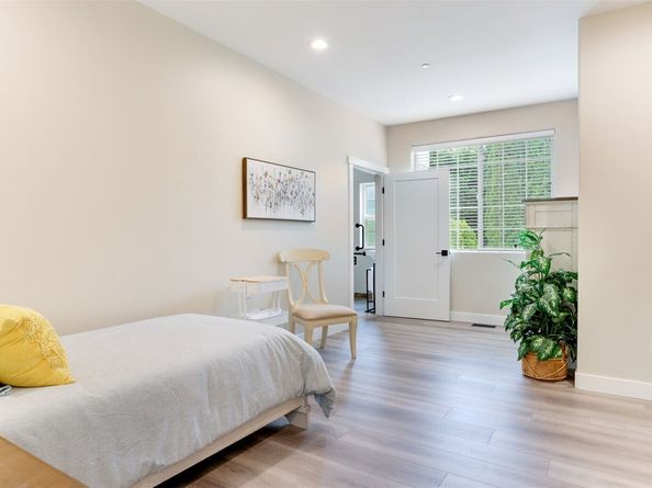 Undisclosed Address #2352628, Bellevue WA 98005