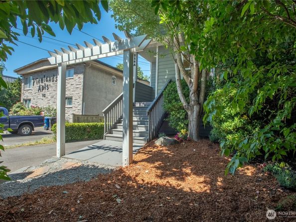 118 N 104th Street A, Seattle WA 98133