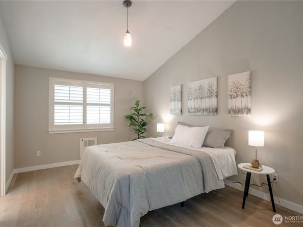 118 N 104th Street A, Seattle WA 98133